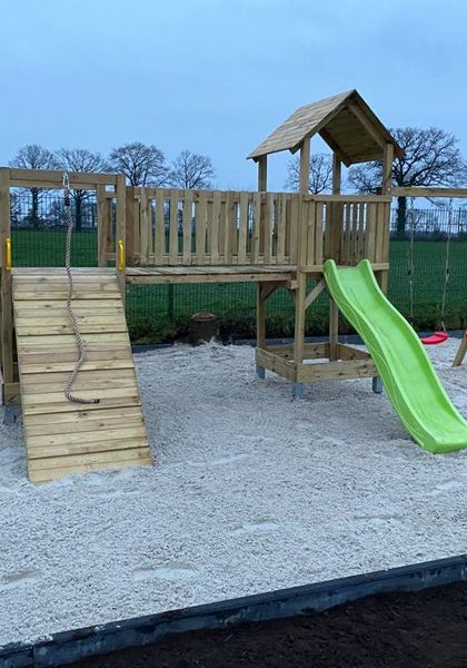 Der Spielplatz ist fertig!
